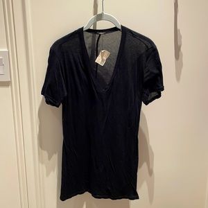 NEW classic v neck T-shirt with tags
